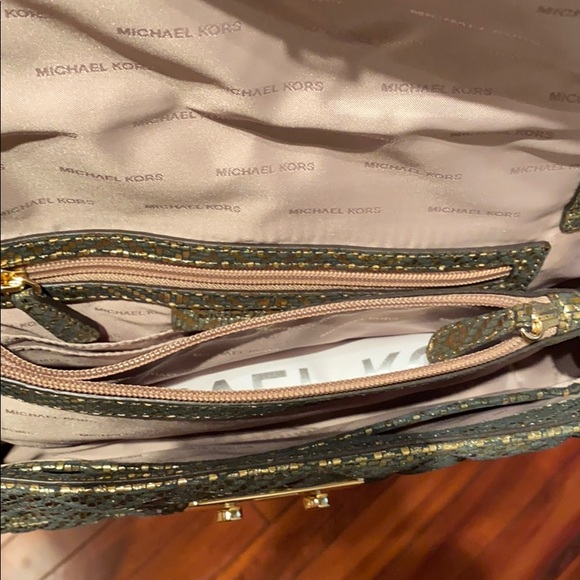 Michael Kors gold shoulder bag - Picture 10 of 12